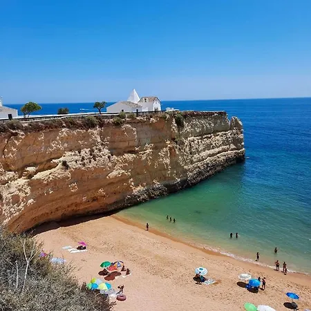 度假居 Casa A&a, A Lovely Townhouse Near Algarve Beaches. 培拉