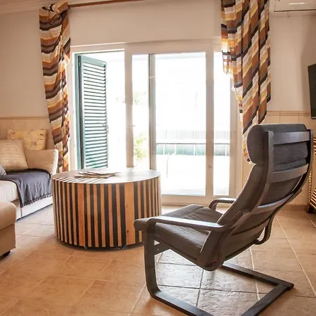 度假居 Casa A&a, A Lovely Townhouse Near Algarve Beaches.
