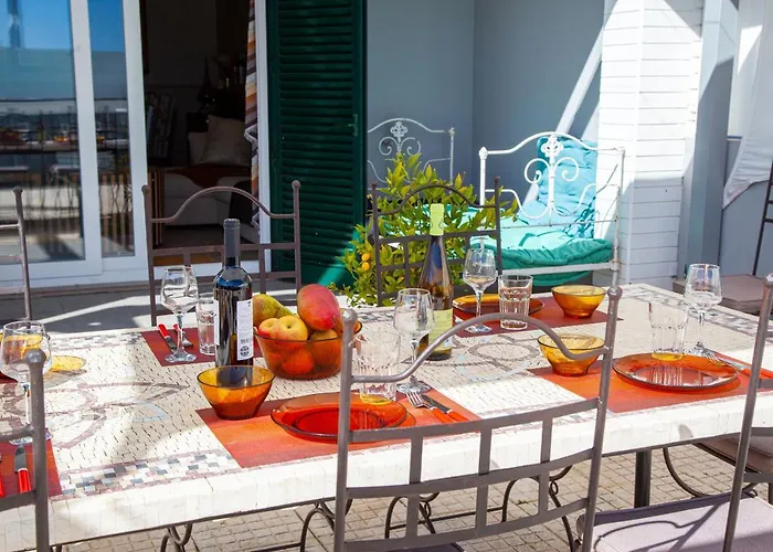 Casa A&a, A Lovely Townhouse Near Algarve Beaches. Prázdninový dům Pêra